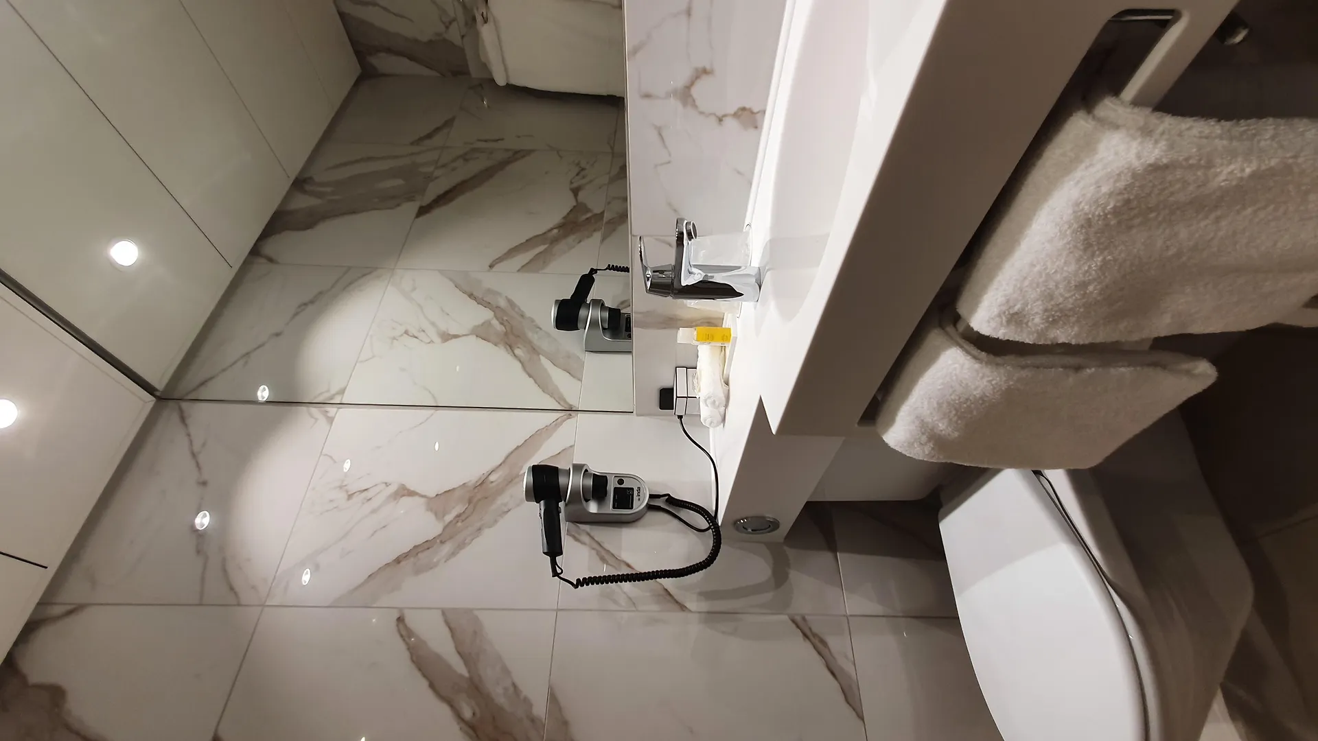 Nash Airport Hotel Meyrin 4*,